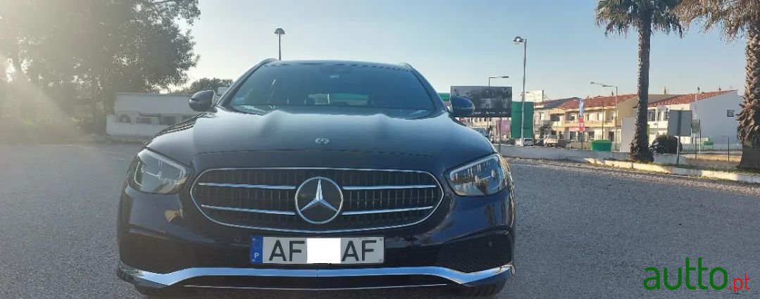 2021' Mercedes-Benz E-220 photo #2