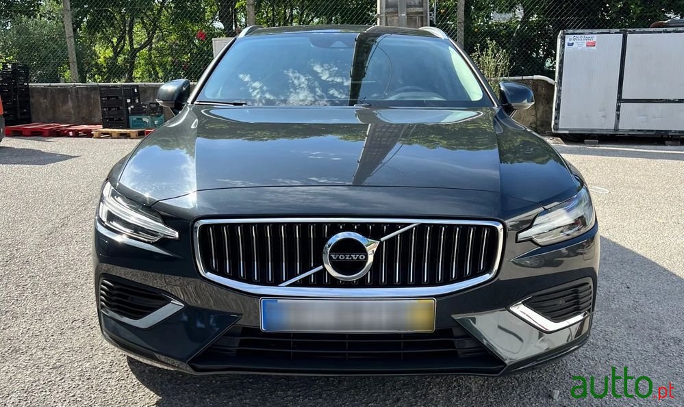 2019' Volvo V60 photo #1