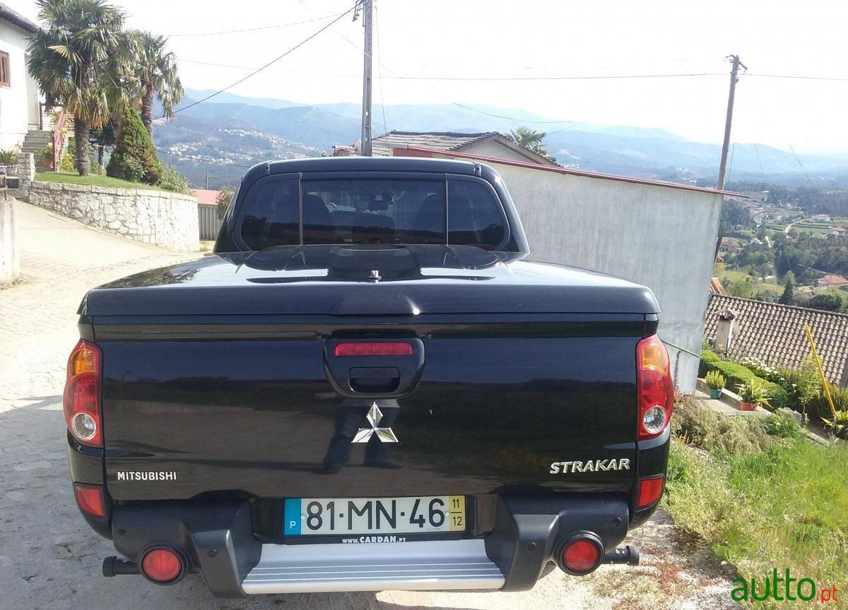 2011' Mitsubishi L 200 photo #2