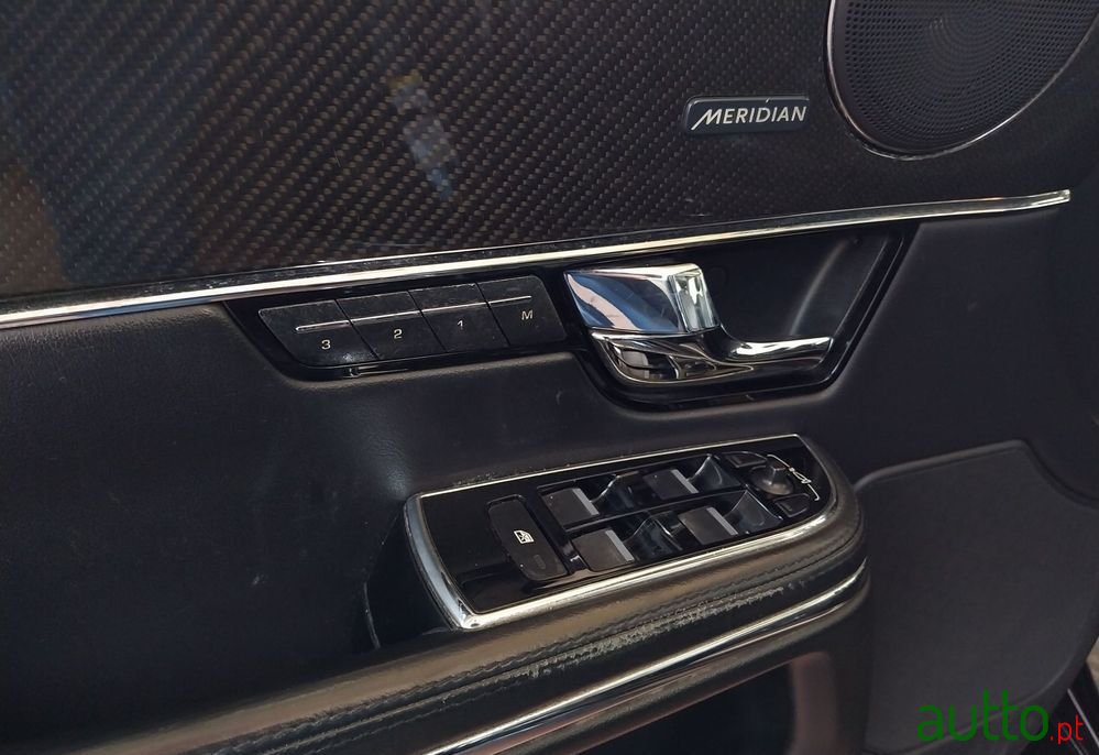 2012' Jaguar XJ photo #3