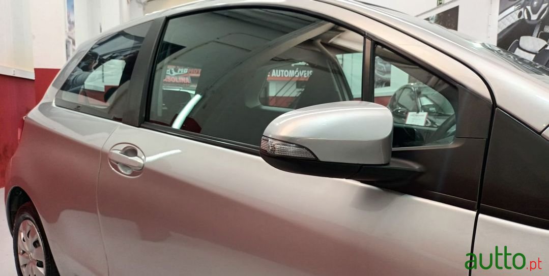 2013' Toyota Yaris photo #3