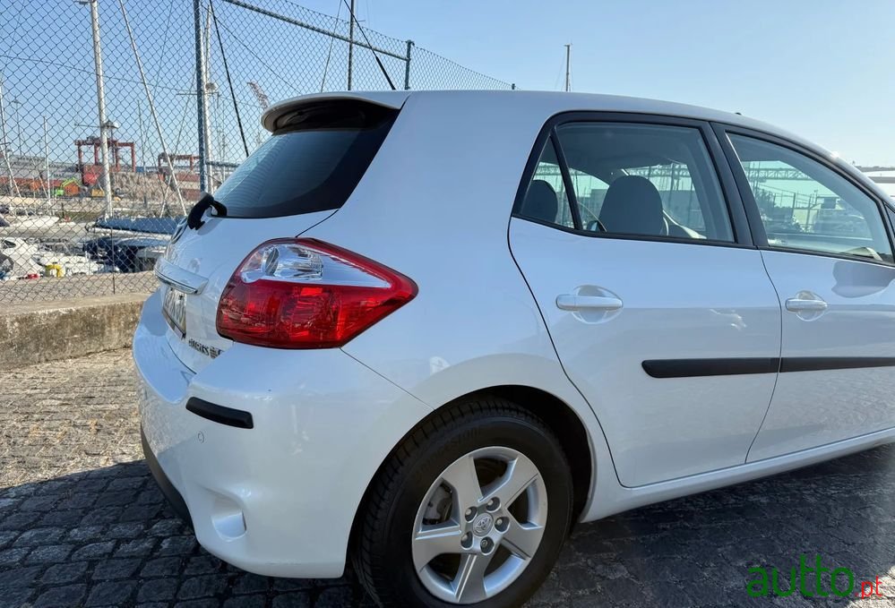 2010' Toyota Auris 1.8 Hsd photo #4