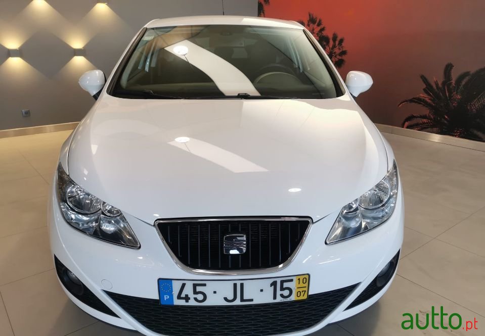 2010' SEAT Ibiza photo #2