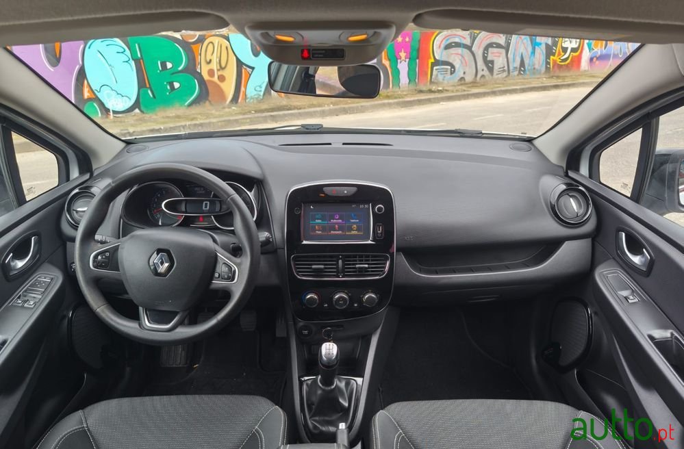 2017' Renault Clio photo #6