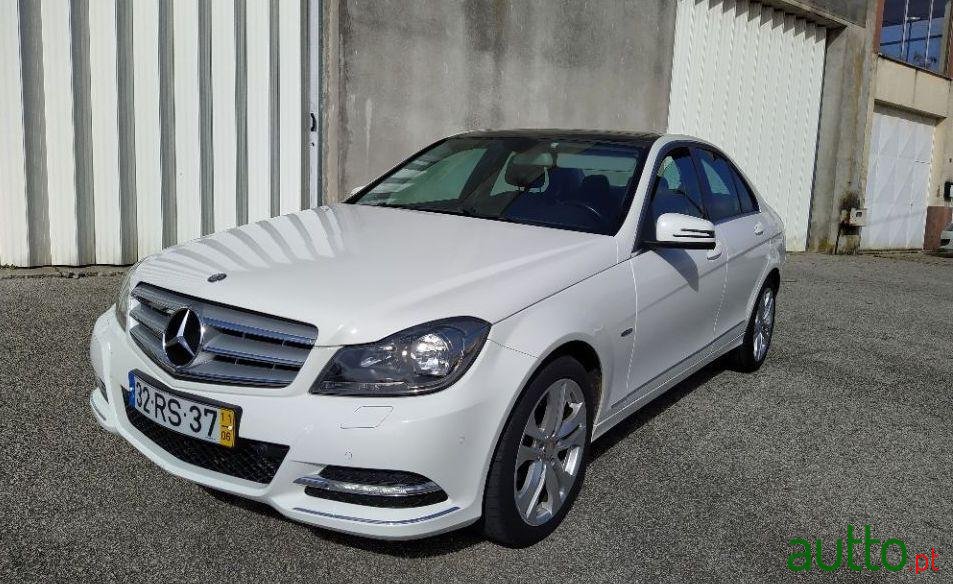 2011' Mercedes-Benz 220 photo #1