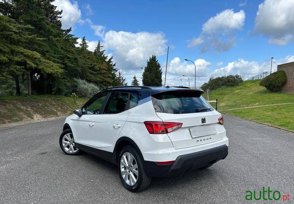 2018' SEAT Arona 1.6 Tdi Style photo #4