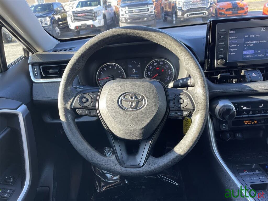 2019' Toyota RAV4 LE FWD photo #3