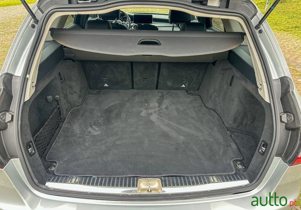 2019' Mercedes-Benz Classe C photo #5