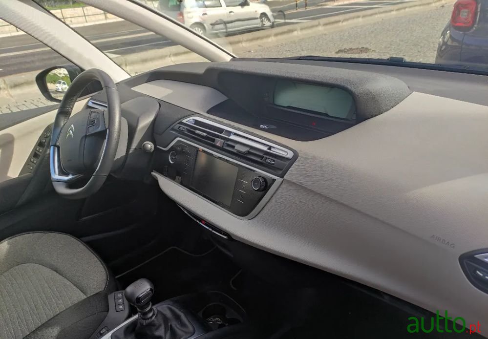 2018' Citroen C4 Grand Picasso photo #3