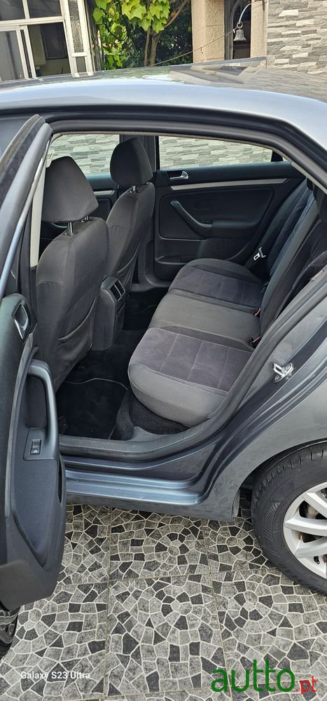 2007' Volkswagen Jetta photo #2