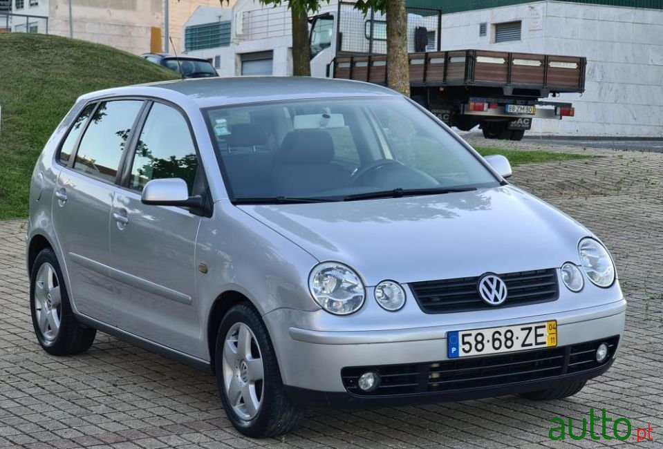 2004' Volkswagen Polo photo #2