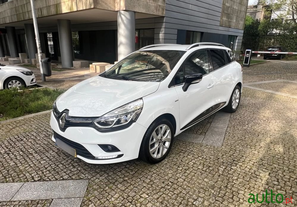 2019' Renault Clio Sport Tourer photo #3