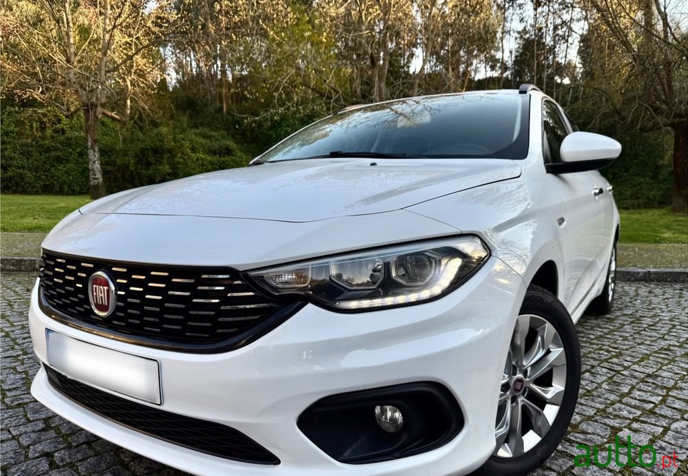 2020' Fiat Tipo Station Wagon photo #1
