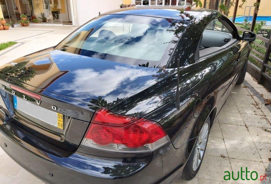 2009' Volvo C70 Momentum photo #3