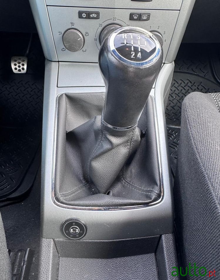 2008' Opel Astra Gtc 1.4 photo #6