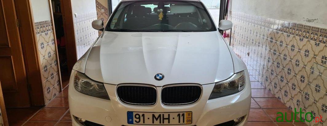 2011' BMW 318 photo #1