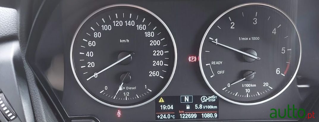 2017' BMW 216 Active Tourer photo #2