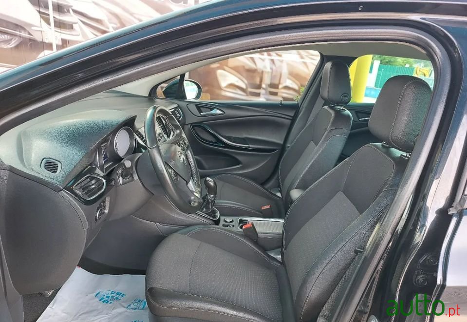 2017' Opel Astra Sports Tourer photo #3