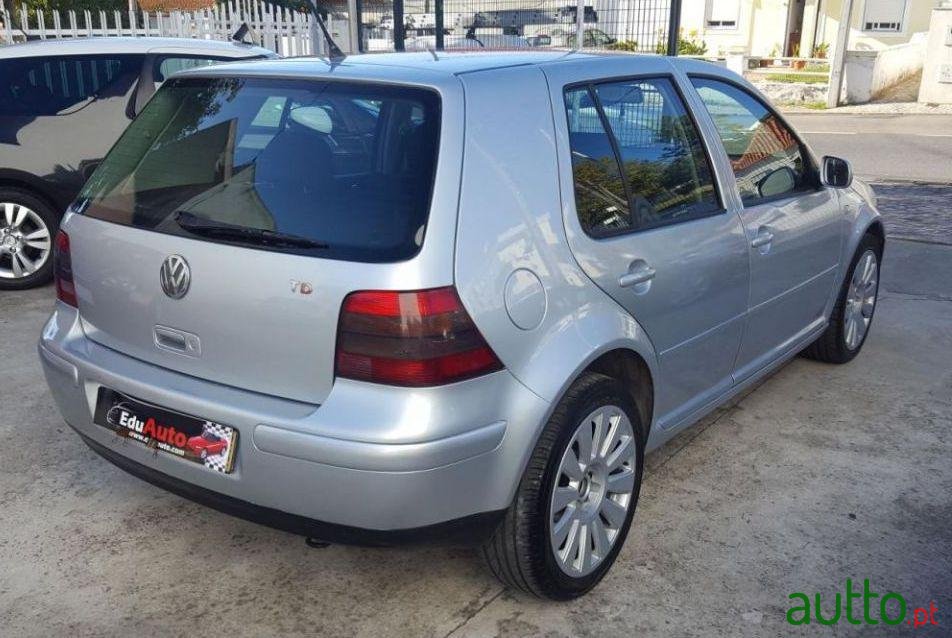 2002' Volkswagen Golf 1.9 Tdi Highline photo #2