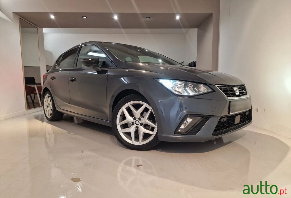 2020' SEAT Ibiza 1.0 Tsi S&S Fr photo #1