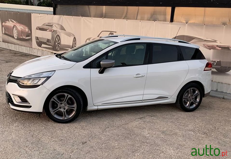 2017' Renault Clio Sport Tourer photo #5