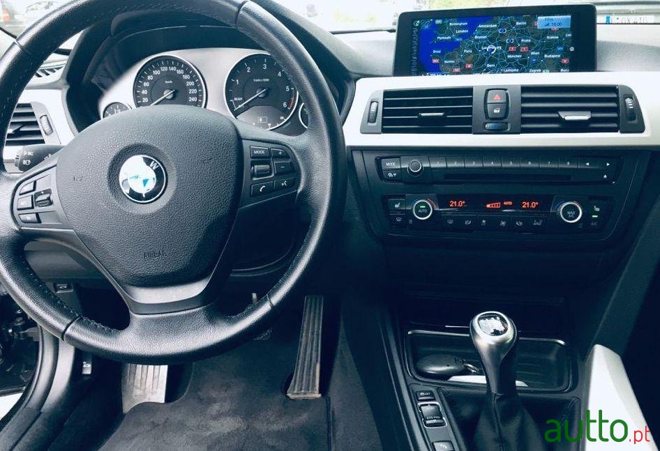 2013' BMW 320 photo #3