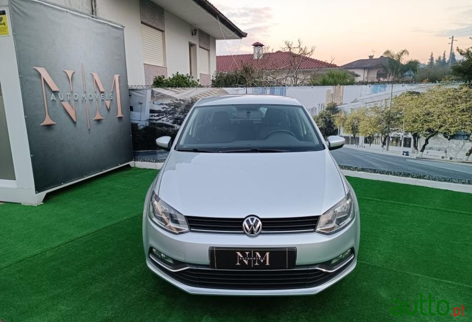 2014' Volkswagen Polo photo #2