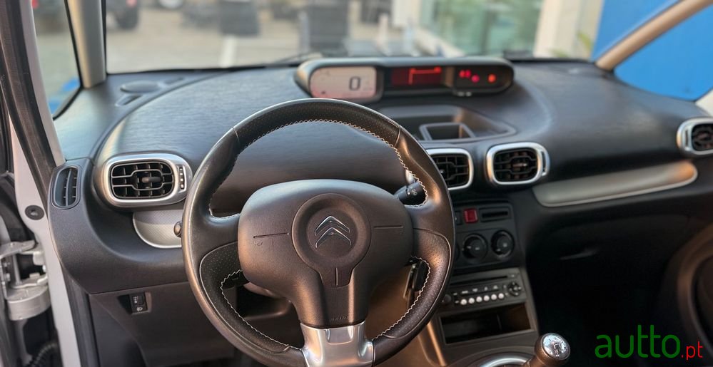 2016' Citroen C3 Picasso photo #3