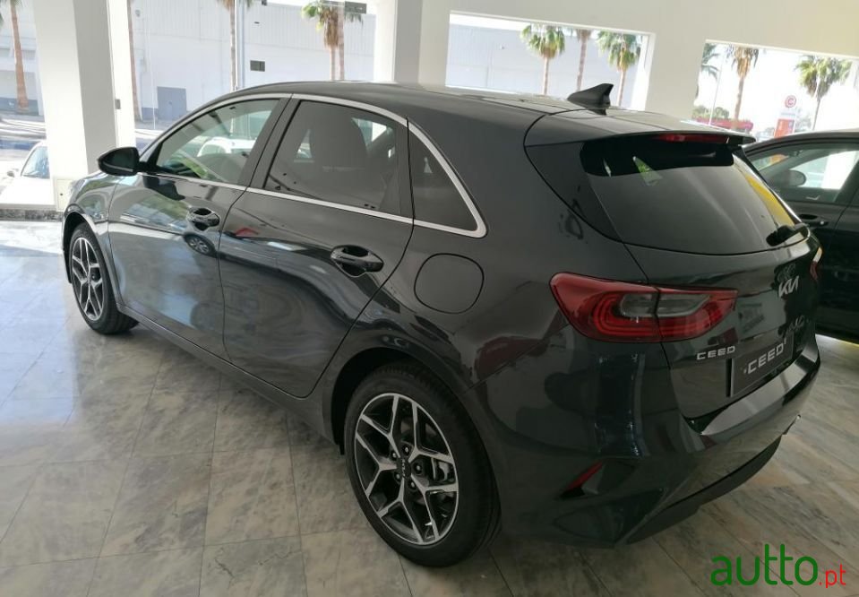 2021' Kia Ceed photo #2