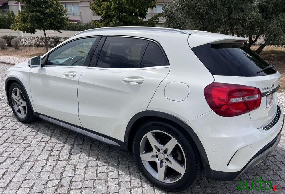 2014' Mercedes-Benz GLA 220 photo #3