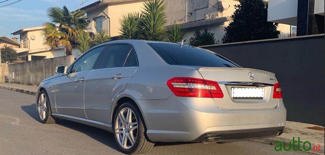 2009' Mercedes-Benz E-250 photo #3