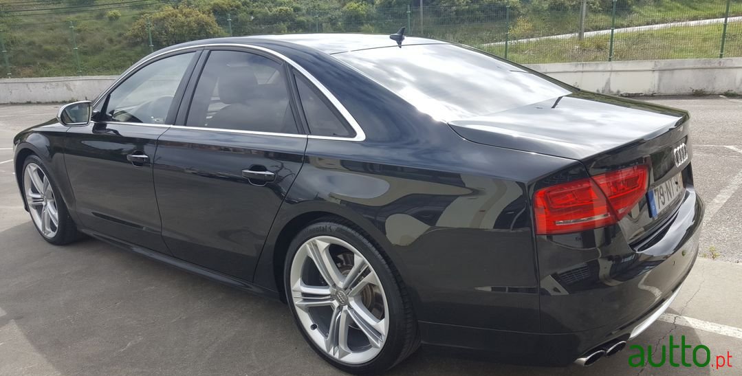 2013' Audi S8 photo #2