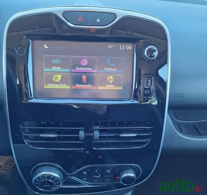 2015' Renault Clio photo #6