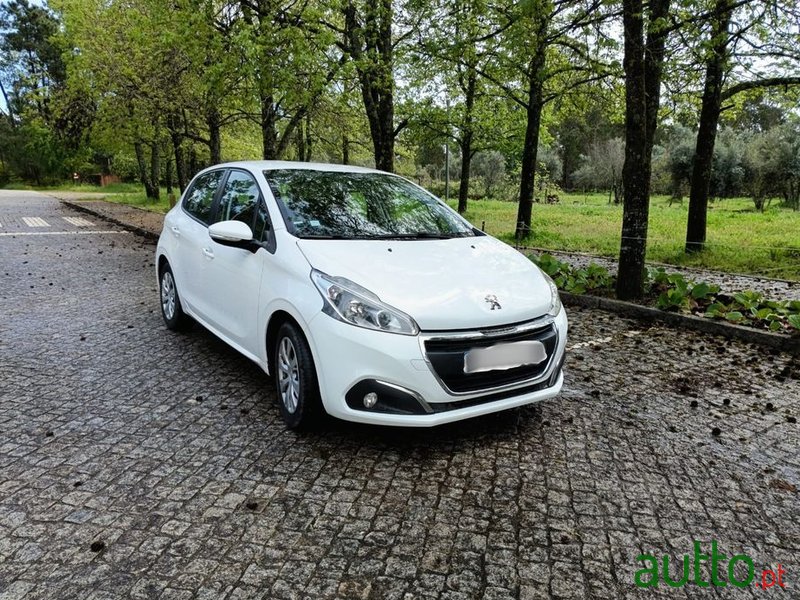2018' Peugeot 208 Puretech photo #1