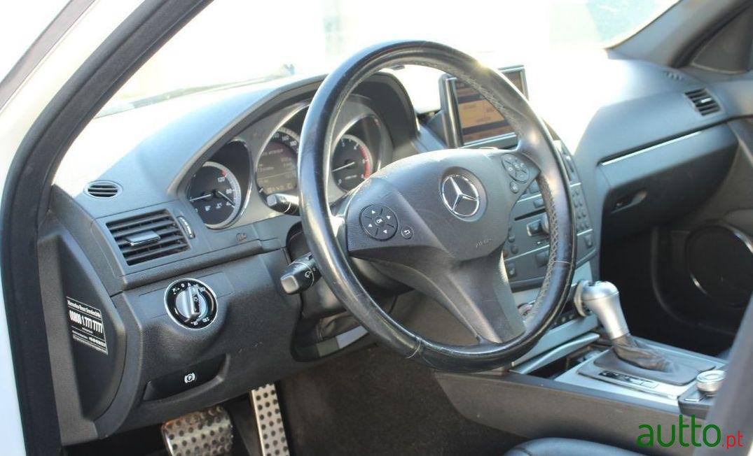 2010' Mercedes-Benz C-250 photo #3