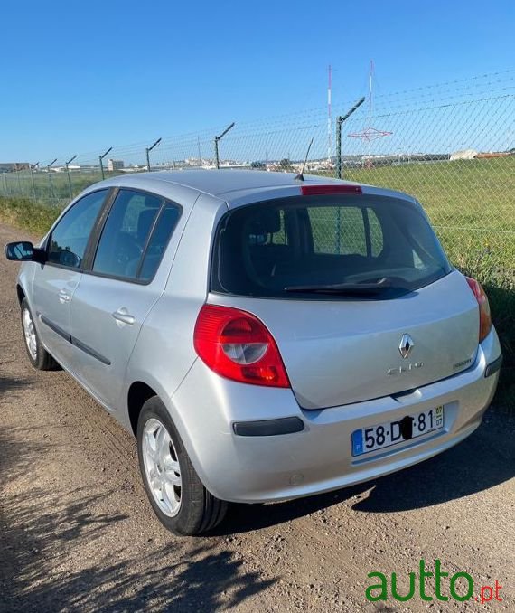 2007' Renault Clio photo #4