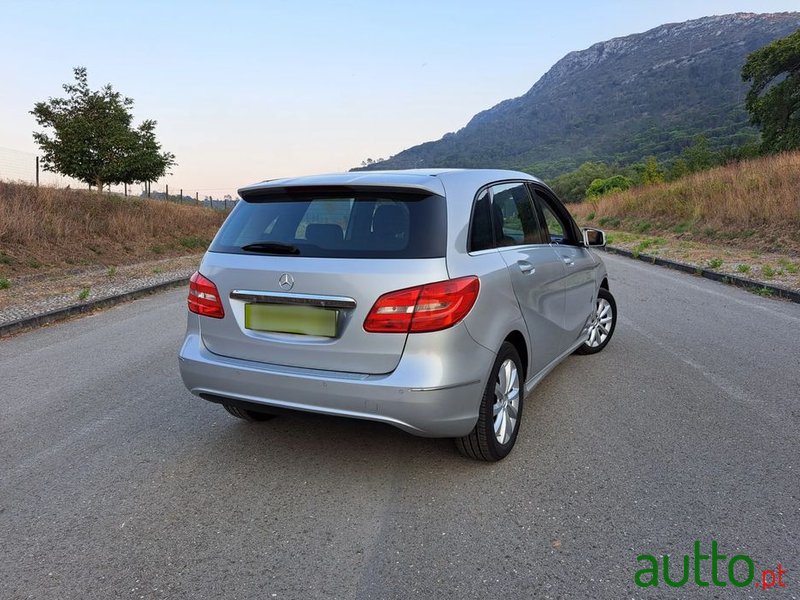 2015' Mercedes-Benz Classe B Cdi Style photo #4