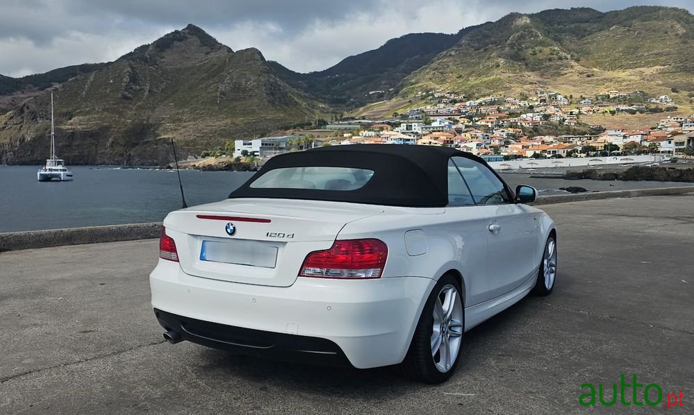 2011' BMW Série 1 D Cabrio photo #4