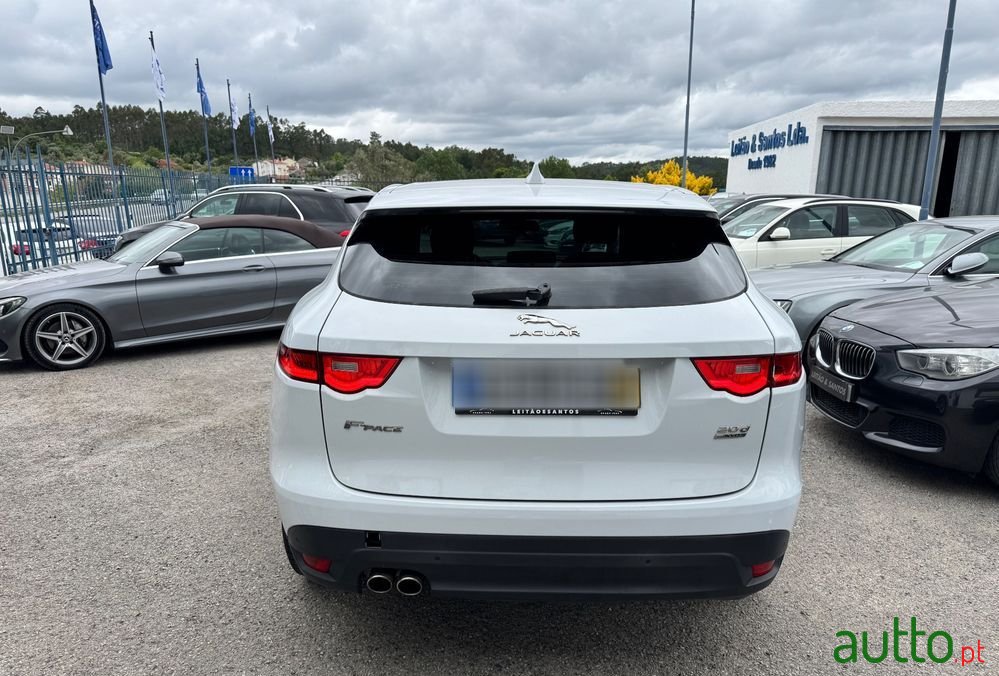 2016' Jaguar F-Pace 2.0 I4D Pure photo #6