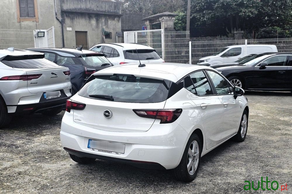 2020' Opel Astra 1.5 D S&S Edition photo #4