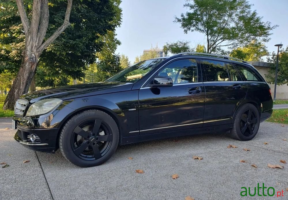 2010' Mercedes-Benz Classe C photo #4