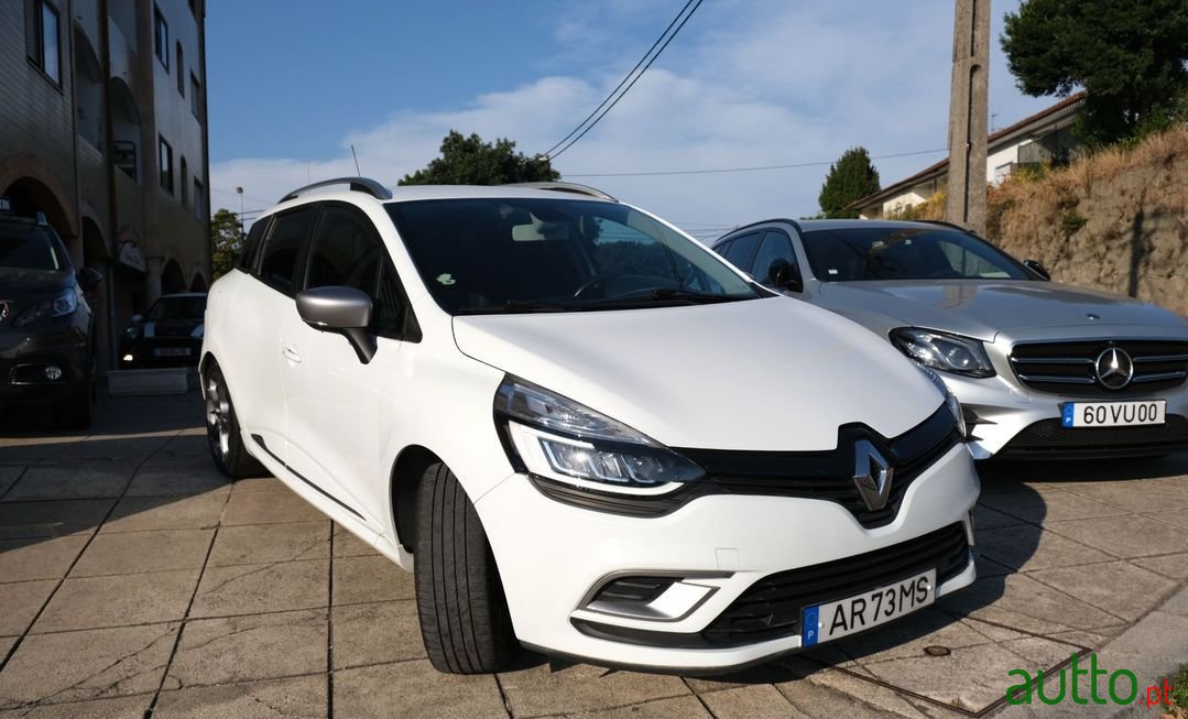 2018' Renault Clio Sport Tourer photo #3
