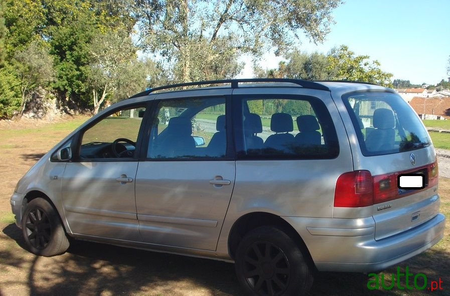 2001' Volkswagen Sharan Confortline photo #4