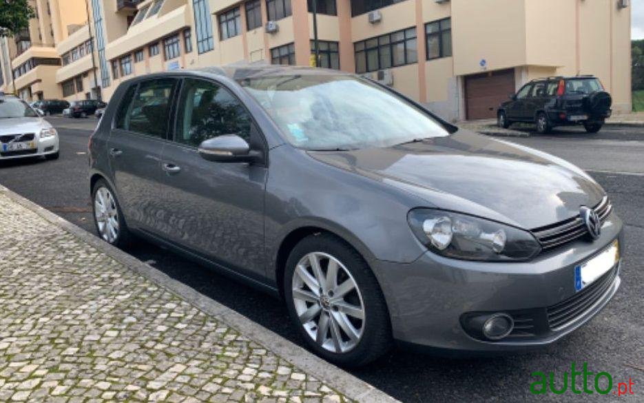 2011' Volkswagen Golf photo #2