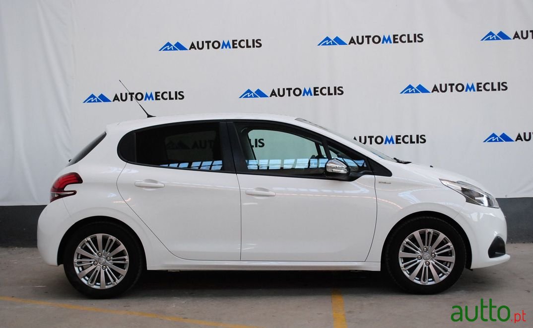 2017' Peugeot 208 photo #2