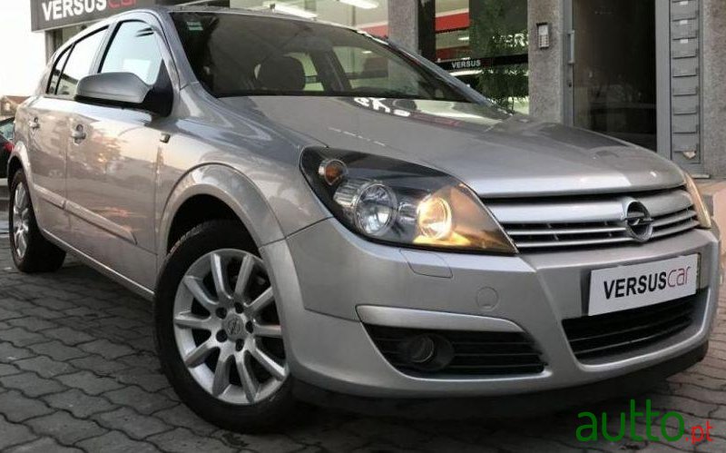 2005' Opel Astra photo #1