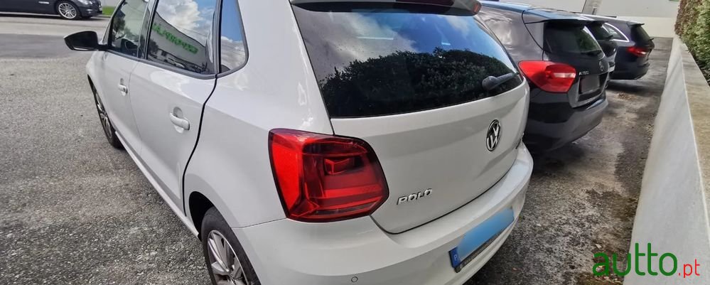 2014' Volkswagen Polo photo #6