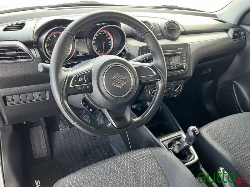 2019' Suzuki Swift photo #2