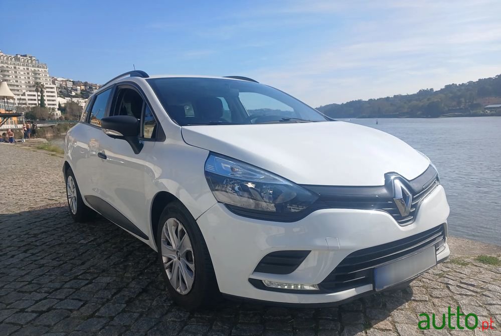 2017' Renault Clio Sport Tourer photo #2