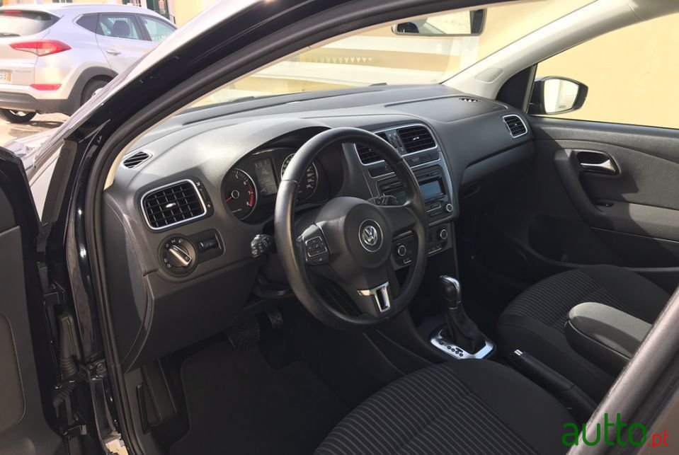 2012' Volkswagen Polo photo #4